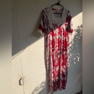 Vintage red and white floral Hawaiian print kaftan